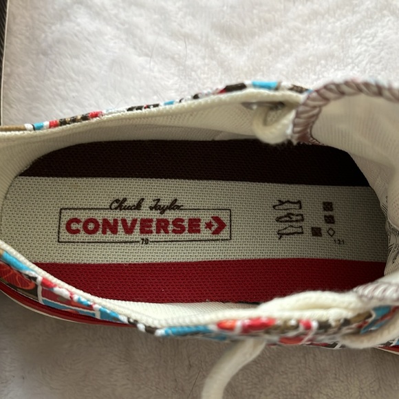 Converse, girls size 1 - Picture 5 of 8